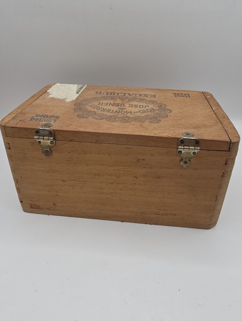 Vintage Hoyo de Monterrey Excalibur No. VI Wooden Cigar Box- Empty - Picture 4 of 4